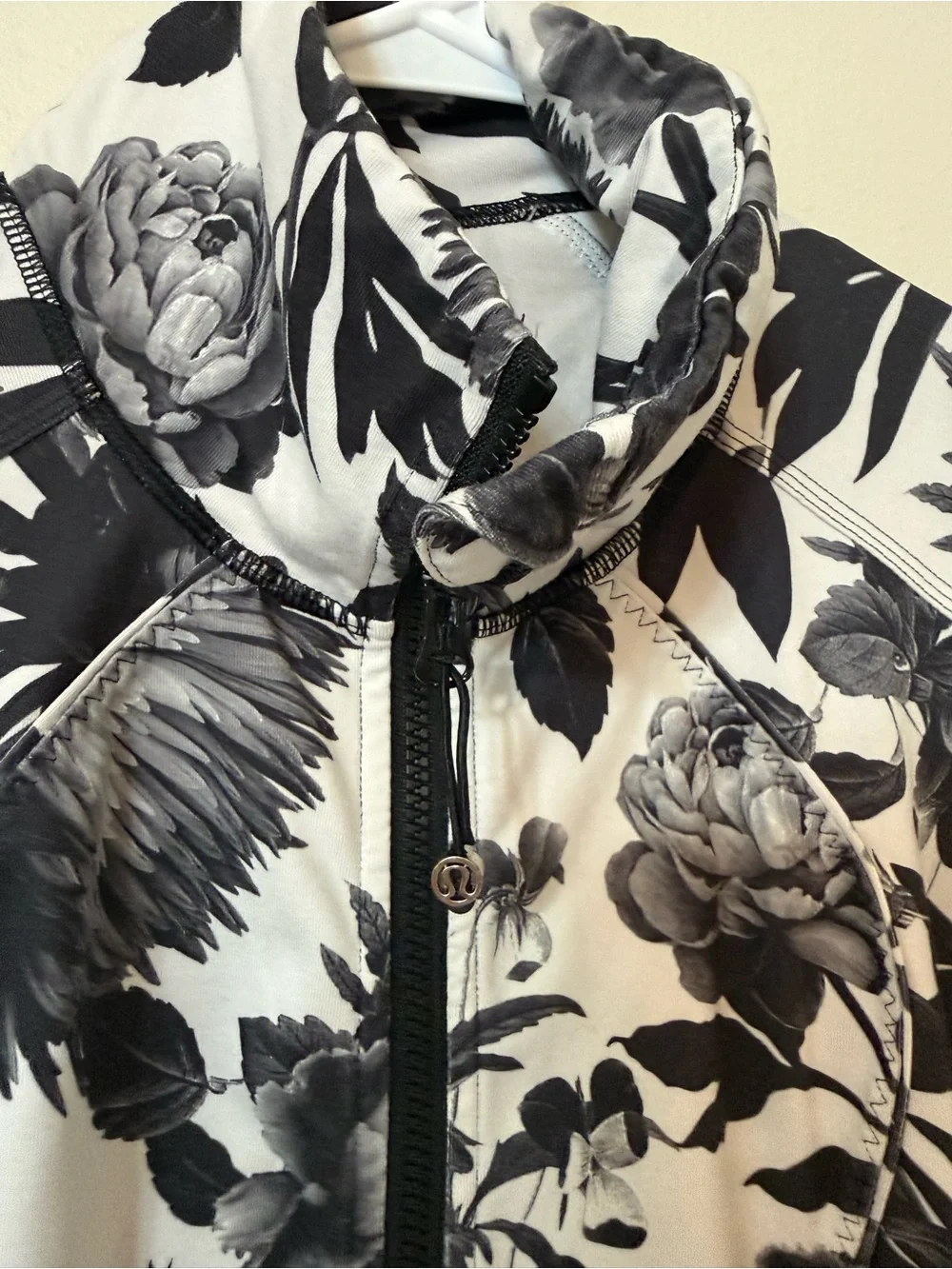 Lululemon Calm & Cozy Brisk Bloom Floral Define Black White Full Zip Jacket Sz 6
